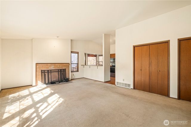 21803 Oak Way, Brier, WA 98036