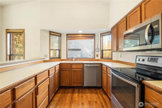 21803 Oak Way, Brier, WA 98036