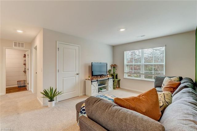 177 Green Mallard Way, Mayodan, NC 27027