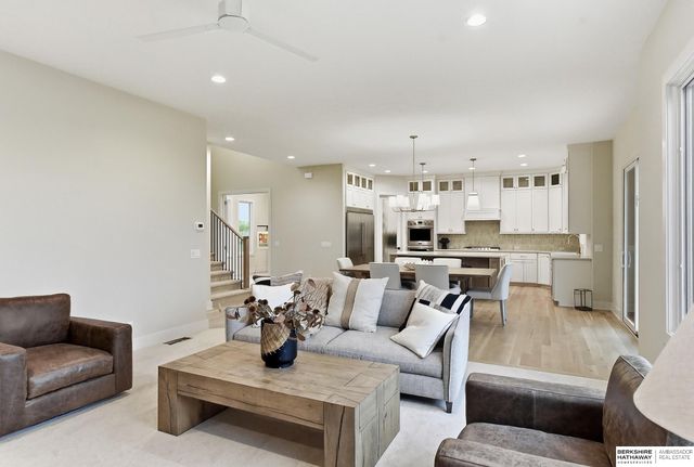 9911 Cimarron Street, Papillion, NE 68046
