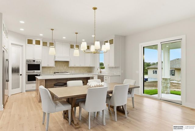 9911 Cimarron Street, Papillion, NE 68046