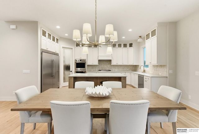 9911 Cimarron Street, Papillion, NE 68046