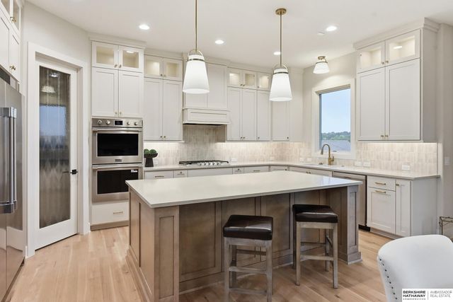 9911 Cimarron Street, Papillion, NE 68046