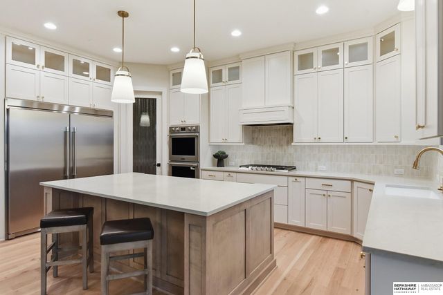 9911 Cimarron Street, Papillion, NE 68046