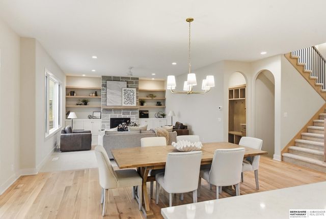 9911 Cimarron Street, Papillion, NE 68046