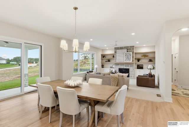 9911 Cimarron Street, Papillion, NE 68046