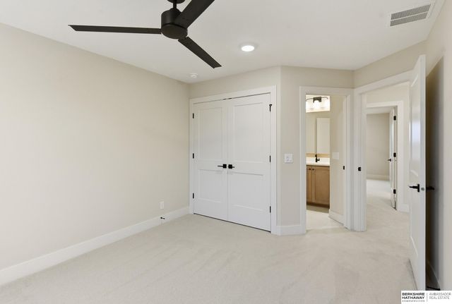 9911 Cimarron Street, Papillion, NE 68046