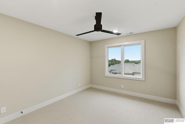 9911 Cimarron Street, Papillion, NE 68046