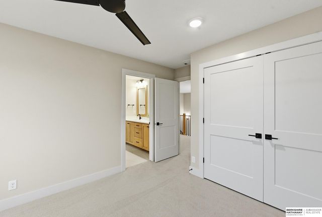 9911 Cimarron Street, Papillion, NE 68046