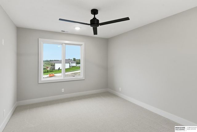 9911 Cimarron Street, Papillion, NE 68046