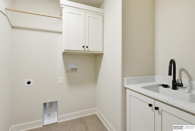 9911 Cimarron Street, Papillion, NE 68046