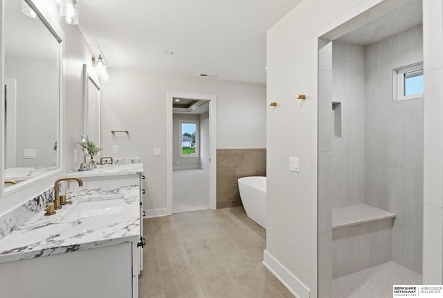 9911 Cimarron Street, Papillion, NE 68046