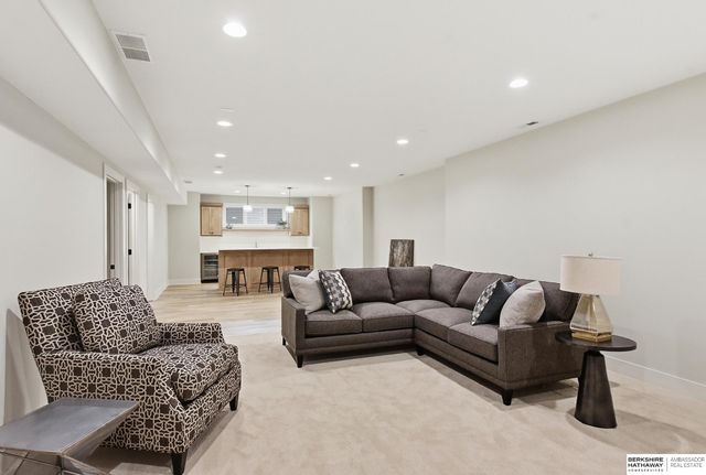 9911 Cimarron Street, Papillion, NE 68046
