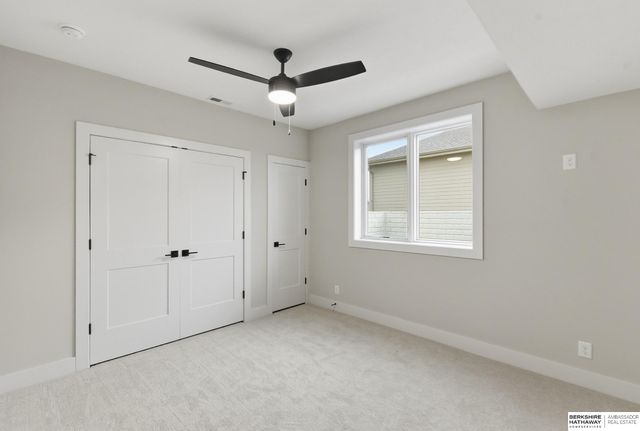 9911 Cimarron Street, Papillion, NE 68046