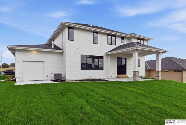 9911 Cimarron Street, Papillion, NE 68046