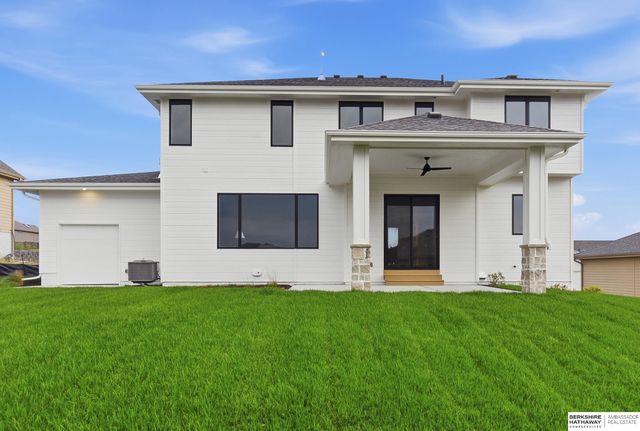 9911 Cimarron Street, Papillion, NE 68046
