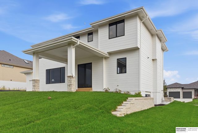 9911 Cimarron Street, Papillion, NE 68046