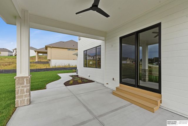 9911 Cimarron Street, Papillion, NE 68046