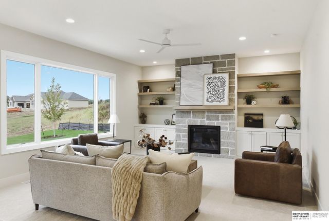 9911 Cimarron Street, Papillion, NE 68046