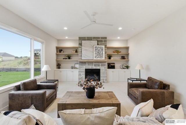 9911 Cimarron Street, Papillion, NE 68046