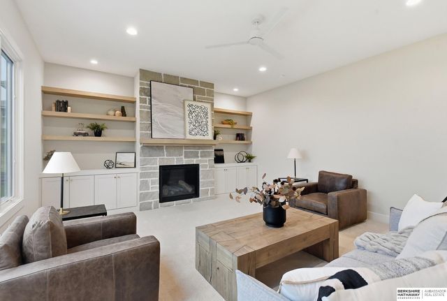 9911 Cimarron Street, Papillion, NE 68046
