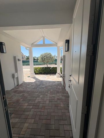 109 Royal Palm Circle, Tequesta, FL 33469