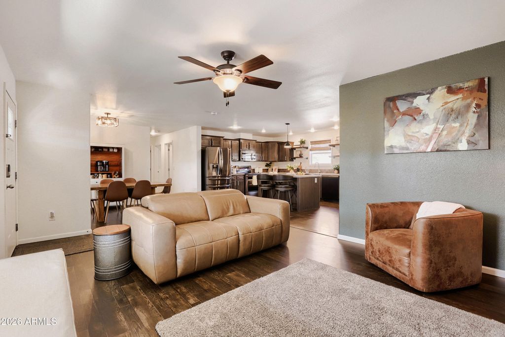 Image 2 of property listing at 19401 N 7th Street 137, Phoenix, AZ 85024