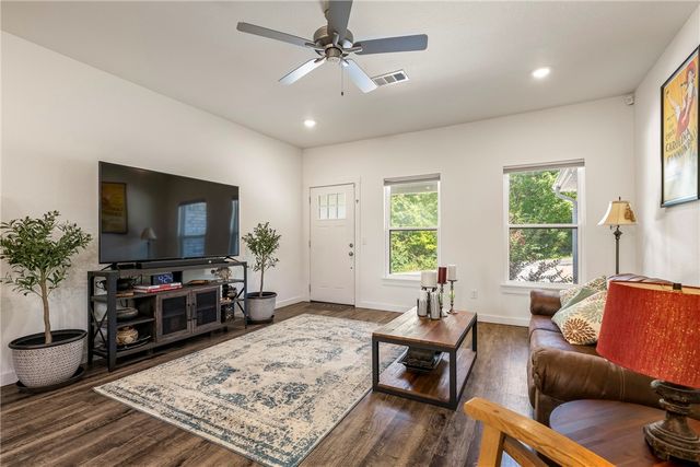 129 Granshire Drive, Bella Vista, AR 72714