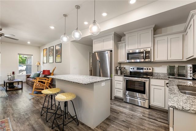 129 Granshire Drive, Bella Vista, AR 72714