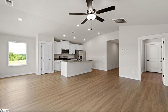 422 West Claywalk Road, Woodruff, SC 29388