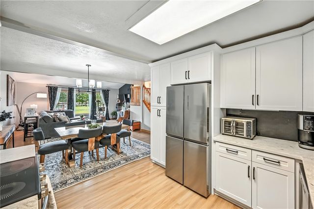 723 Rollinson Rd, Hermitage, PA 16148