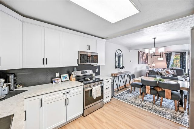 723 Rollinson Rd, Hermitage, PA 16148