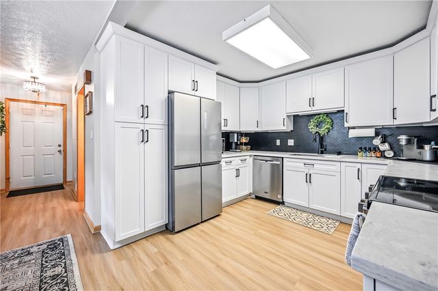 723 Rollinson Rd, Hermitage, PA 16148