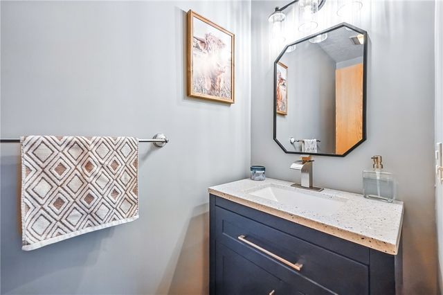 723 Rollinson Rd, Hermitage, PA 16148