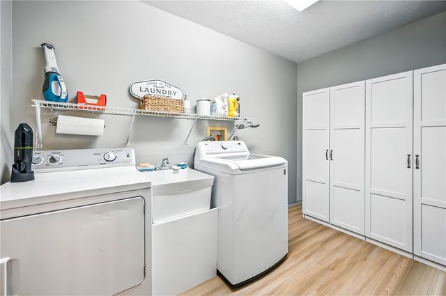 723 Rollinson Rd, Hermitage, PA 16148