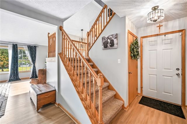 723 Rollinson Rd, Hermitage, PA 16148