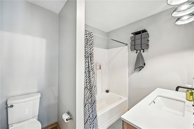 723 Rollinson Rd, Hermitage, PA 16148