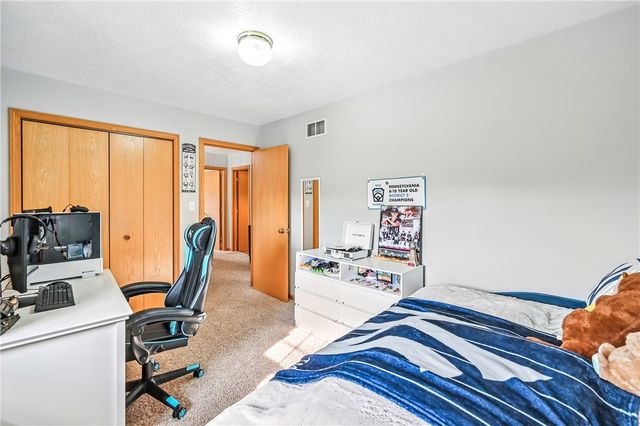 723 Rollinson Rd, Hermitage, PA 16148