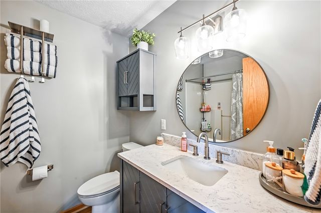 723 Rollinson Rd, Hermitage, PA 16148