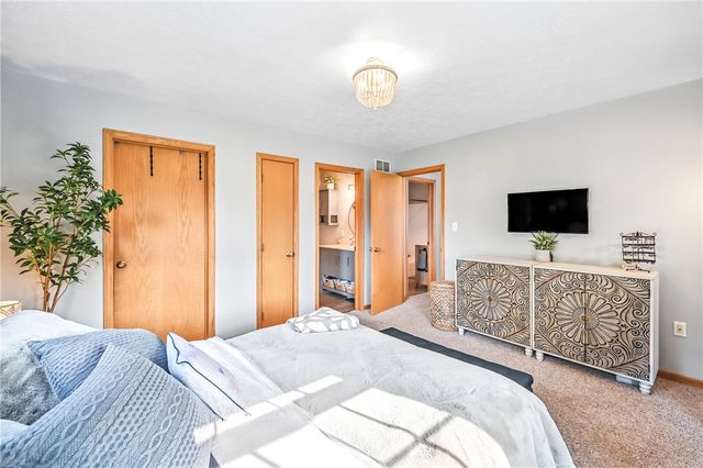 723 Rollinson Rd, Hermitage, PA 16148