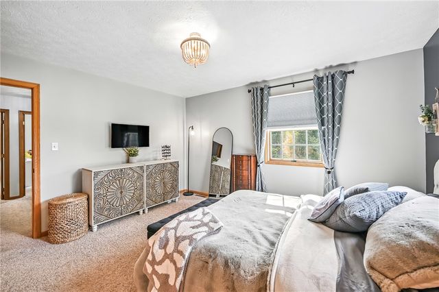 723 Rollinson Rd, Hermitage, PA 16148