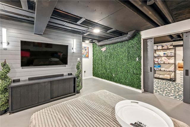 723 Rollinson Rd, Hermitage, PA 16148