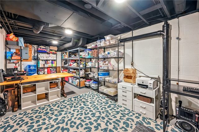 723 Rollinson Rd, Hermitage, PA 16148