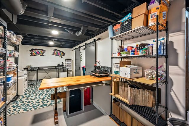 723 Rollinson Rd, Hermitage, PA 16148