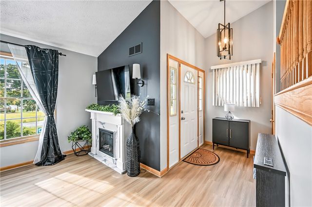 723 Rollinson Rd, Hermitage, PA 16148