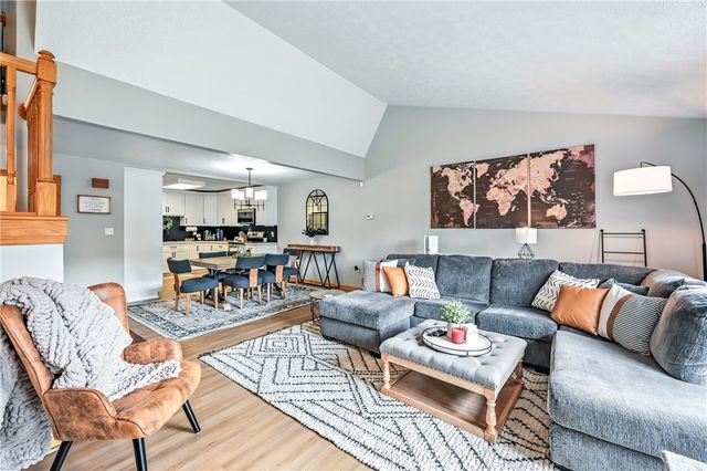 723 Rollinson Rd, Hermitage, PA 16148