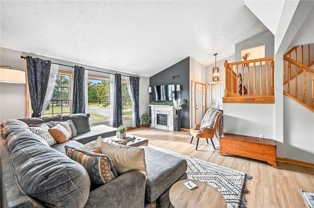 723 Rollinson Rd, Hermitage, PA 16148