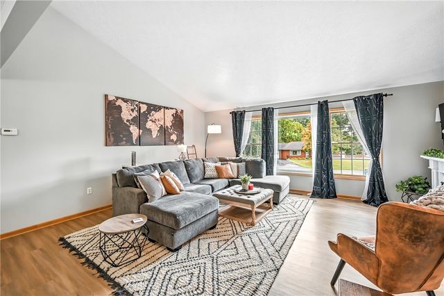 723 Rollinson Rd, Hermitage, PA 16148