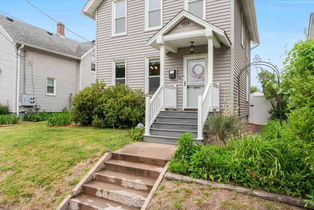 1531 15th Avenue, Moline, IL 61265