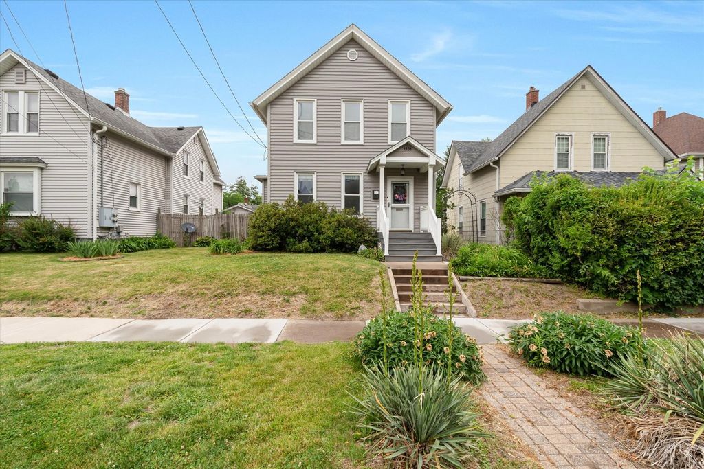 1531 15th Avenue, Moline, IL 61265